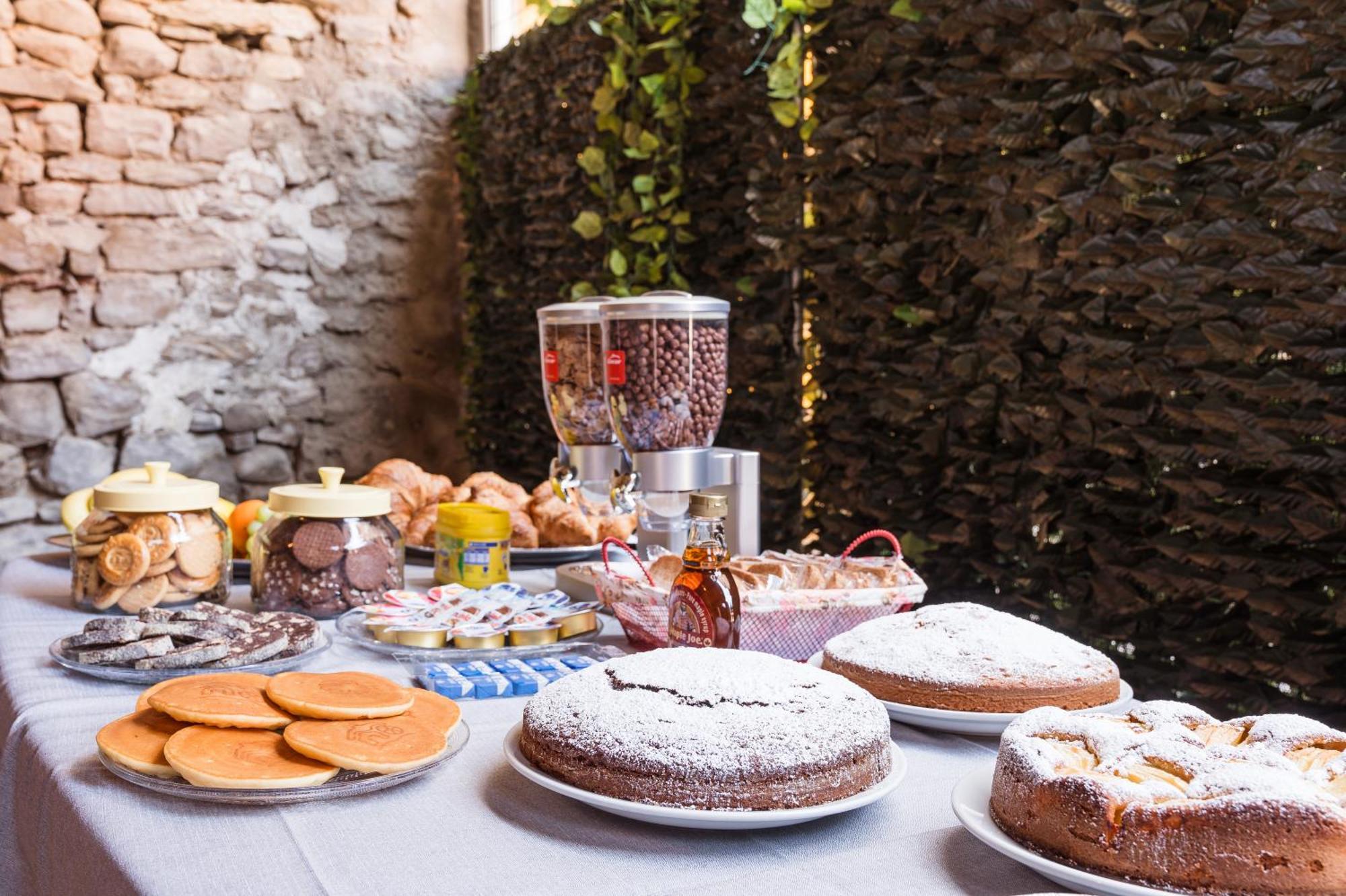 B&B La Corte And Home Restaurant - Free Parking - 10 Minutes To The Lake And Centre Tavernerio Экстерьер фото