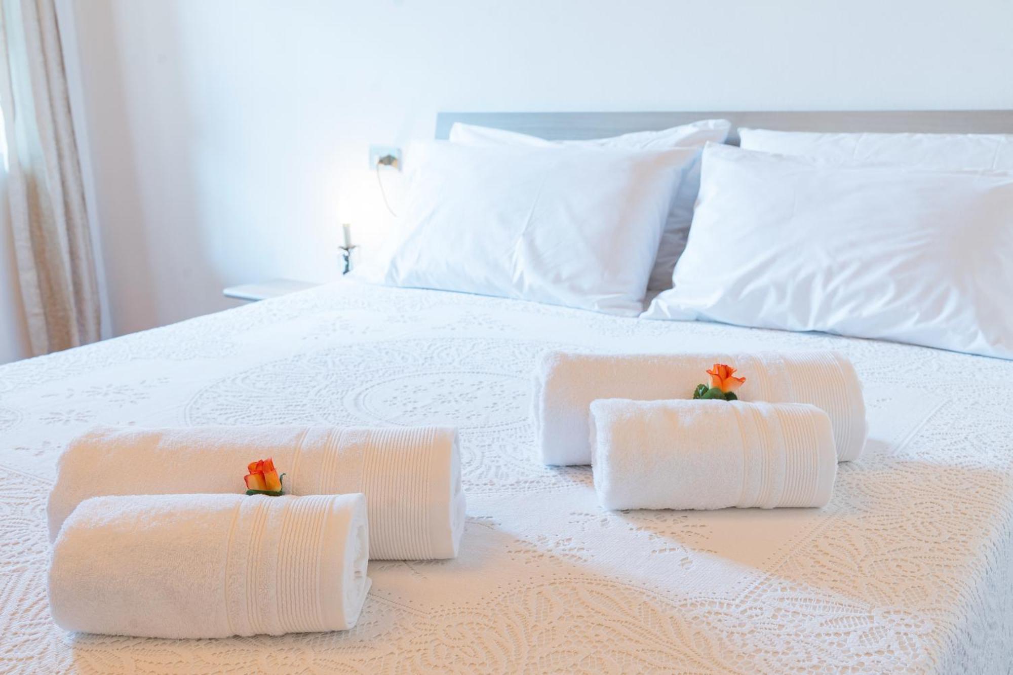 B&B La Corte And Home Restaurant - Free Parking - 10 Minutes To The Lake And Centre Комо Экстерьер фото