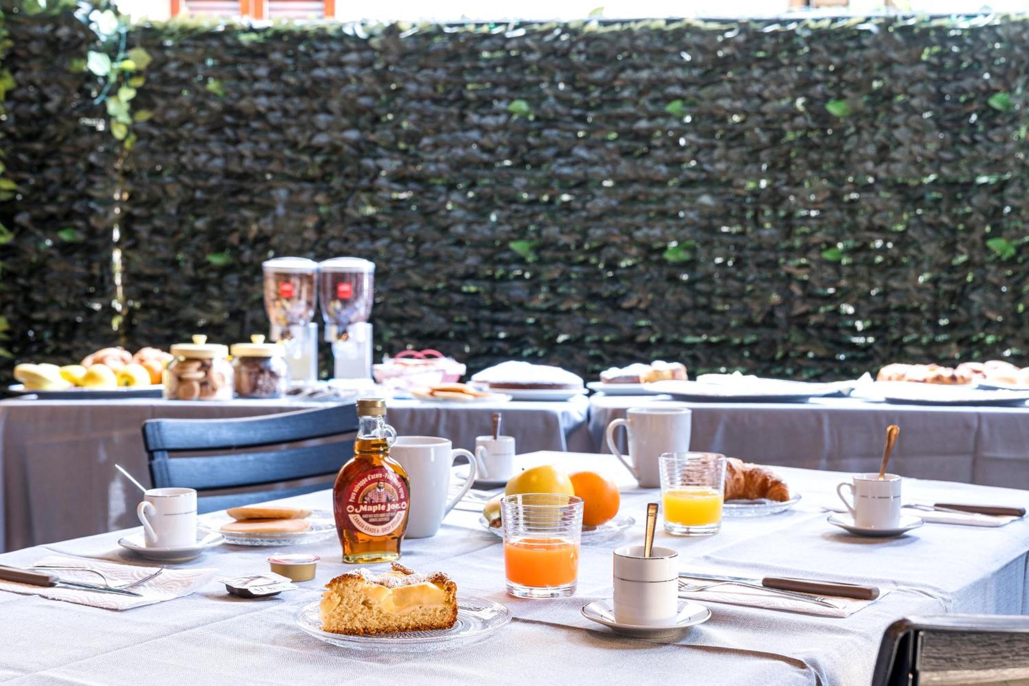 B&B La Corte And Home Restaurant - Free Parking - 10 Minutes To The Lake And Centre Комо Экстерьер фото