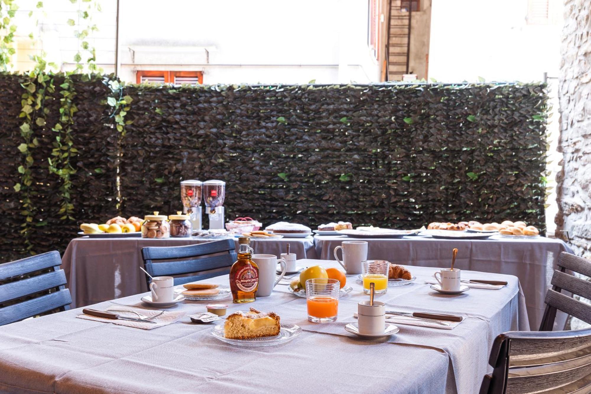 B&B La Corte And Home Restaurant - Free Parking - 10 Minutes To The Lake And Centre Tavernerio Экстерьер фото