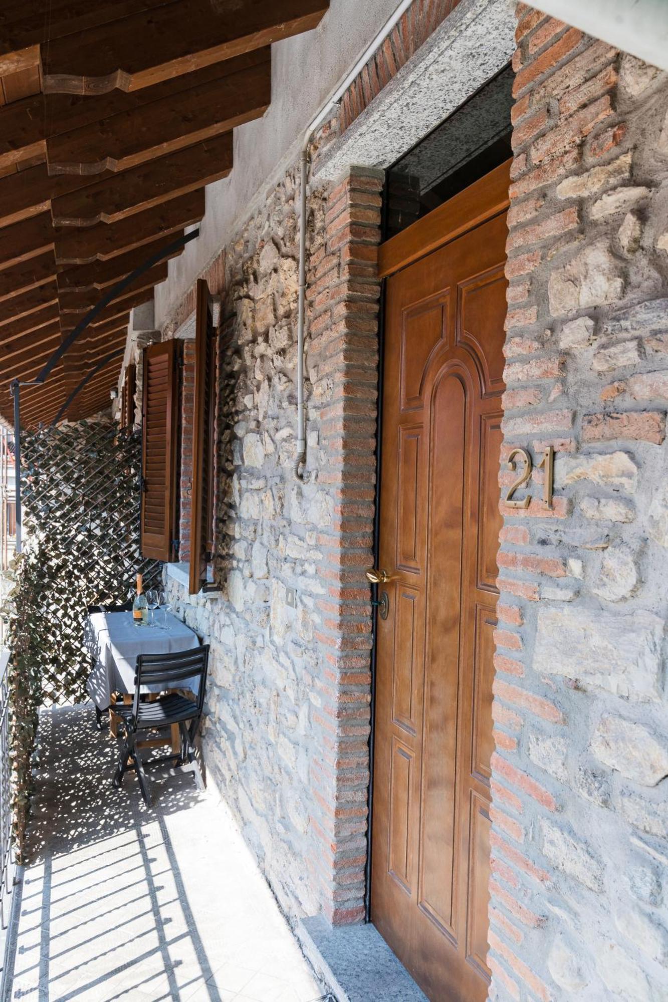 B&B La Corte And Home Restaurant - Free Parking - 10 Minutes To The Lake And Centre Tavernerio Экстерьер фото