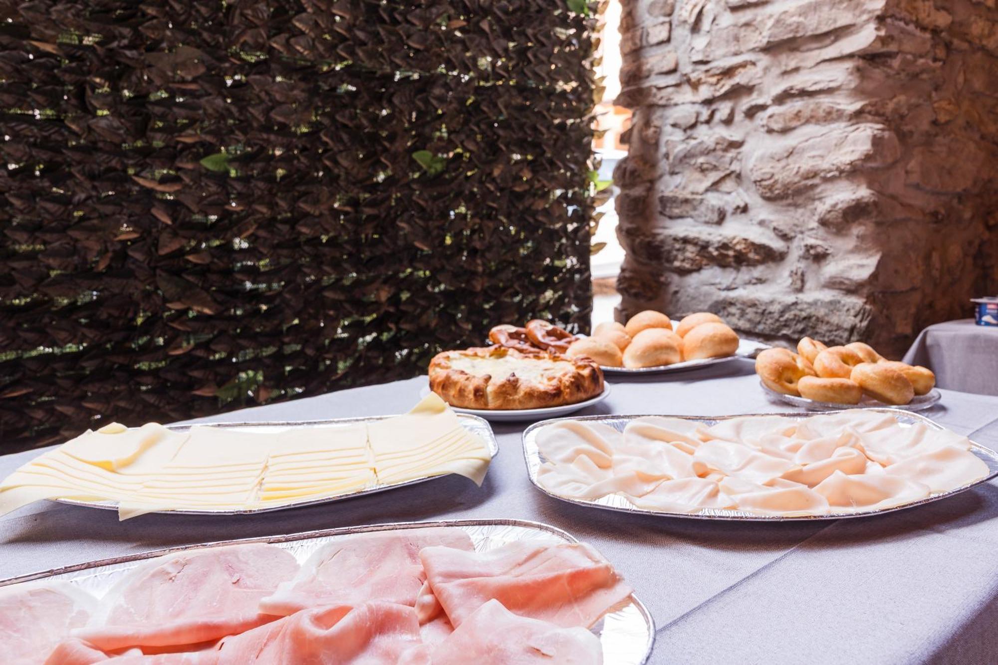 B&B La Corte And Home Restaurant - Free Parking - 10 Minutes To The Lake And Centre Tavernerio Экстерьер фото