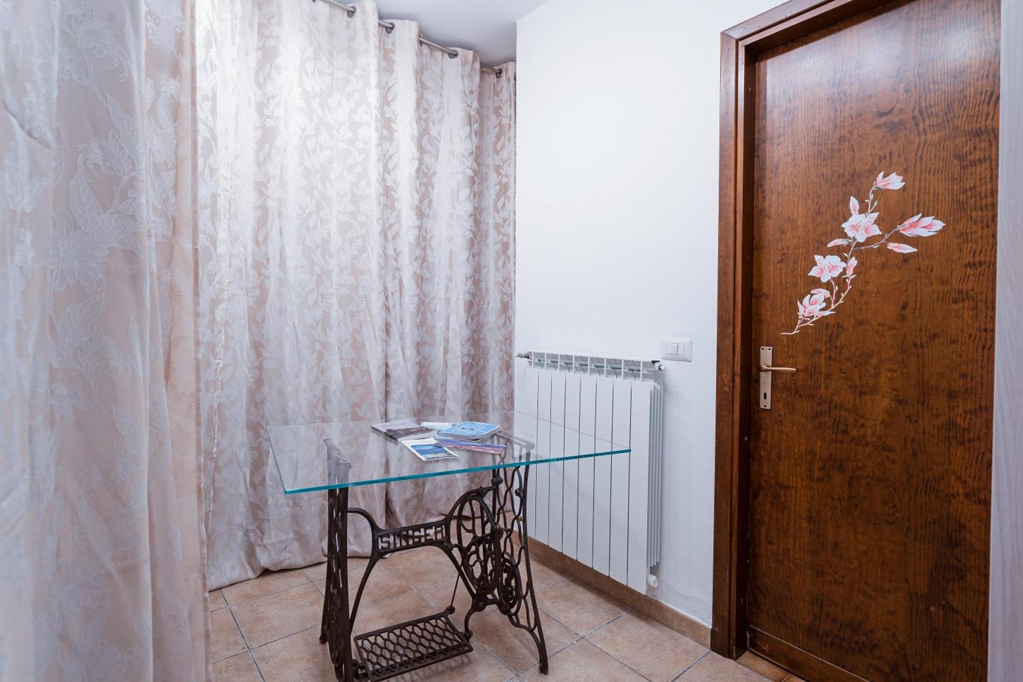 B&B La Corte And Home Restaurant - Free Parking - 10 Minutes To The Lake And Centre Комо Экстерьер фото