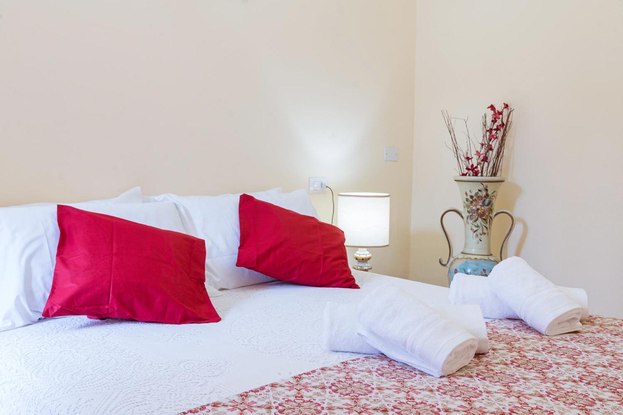 B&B La Corte And Home Restaurant - Free Parking - 10 Minutes To The Lake And Centre Комо Экстерьер фото