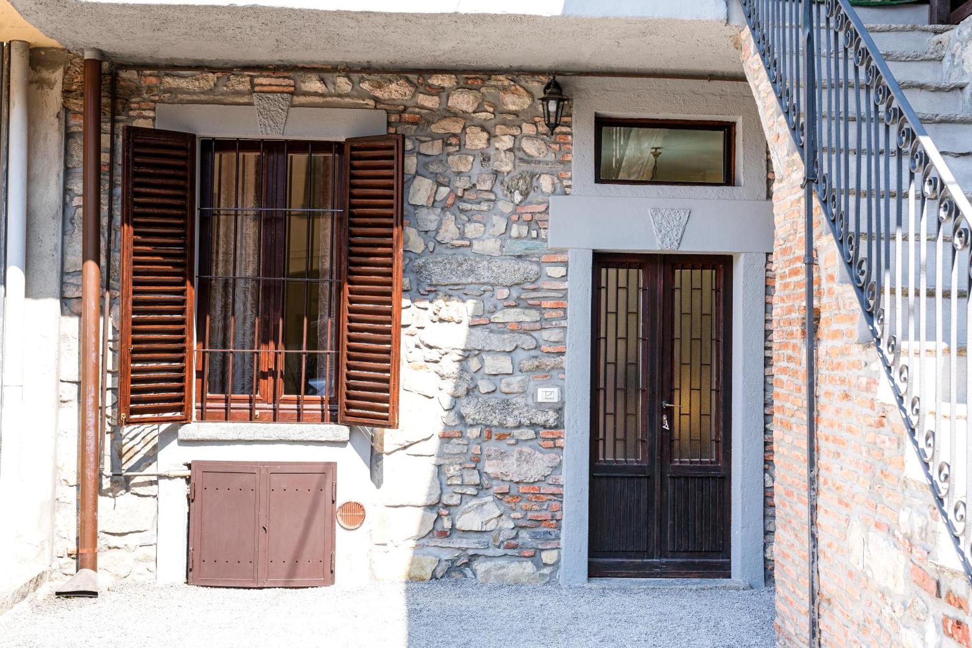 B&B La Corte And Home Restaurant - Free Parking - 10 Minutes To The Lake And Centre Комо Экстерьер фото